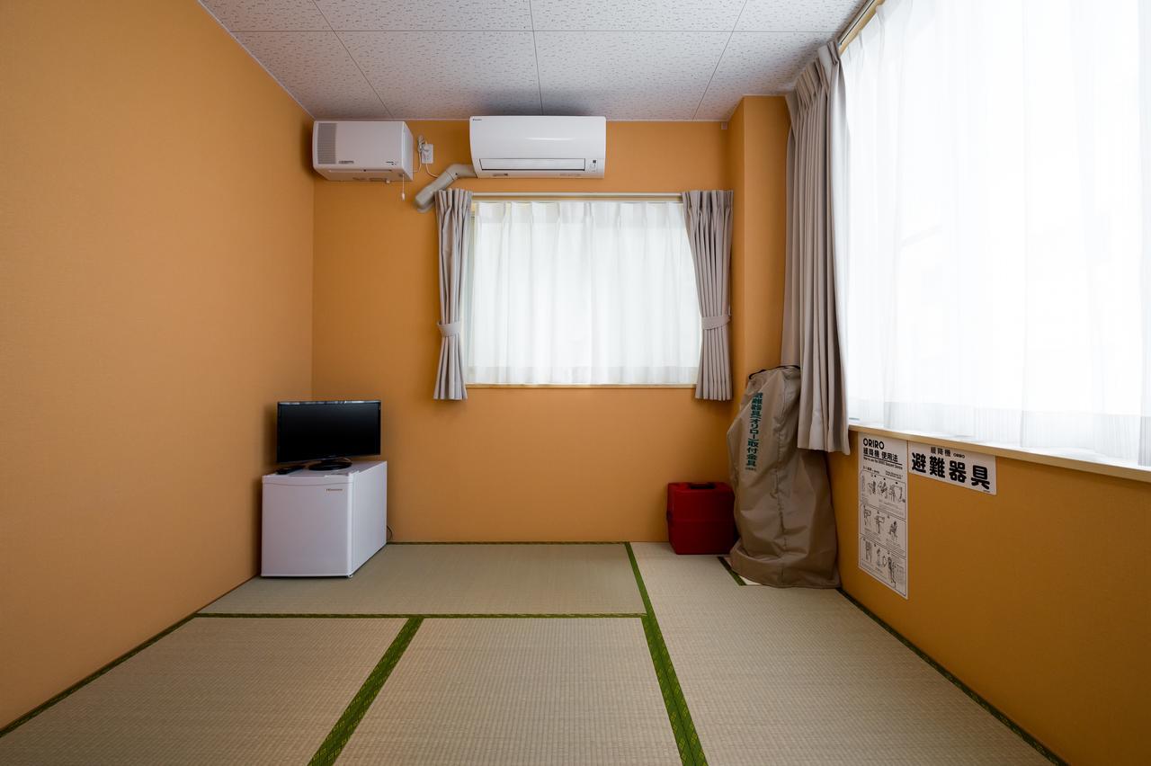 Guest House Yutaka Naha Bagian luar foto