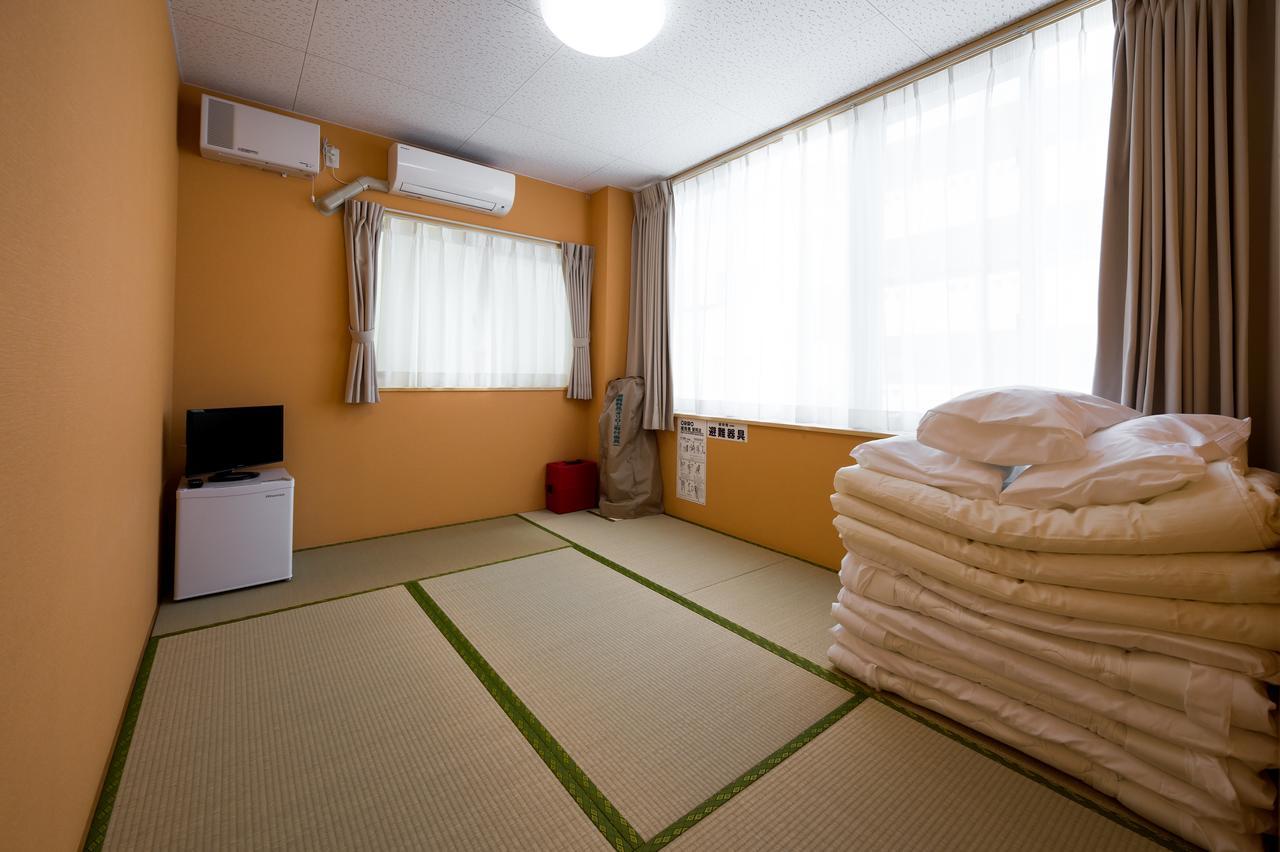 Guest House Yutaka Naha Bagian luar foto